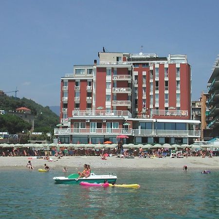 Residence Stella Maris Pietra Ligure Esterno foto
