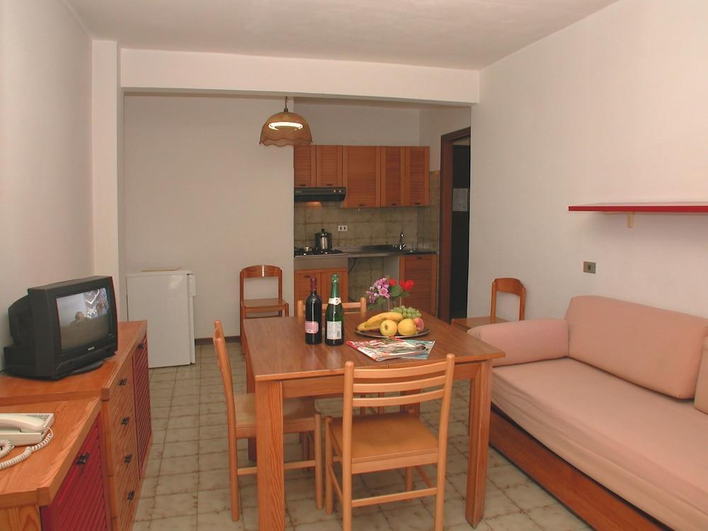 Residence Stella Maris Pietra Ligure Esterno foto