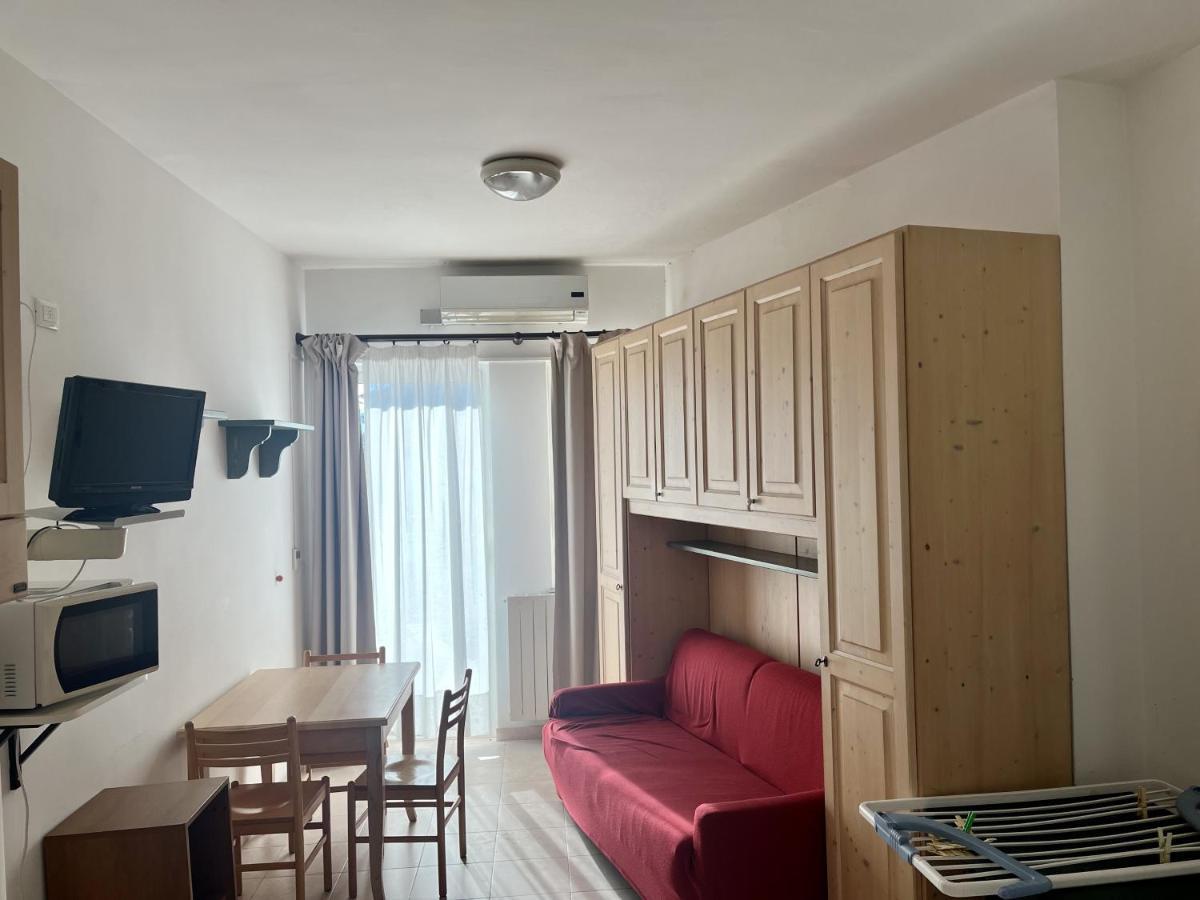 Residence Stella Maris Pietra Ligure Esterno foto