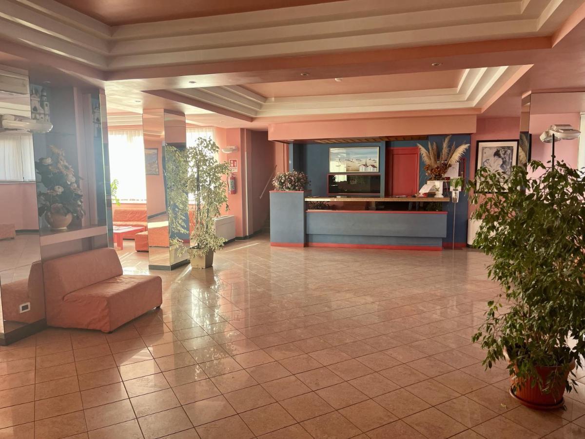 Residence Stella Maris Pietra Ligure Esterno foto