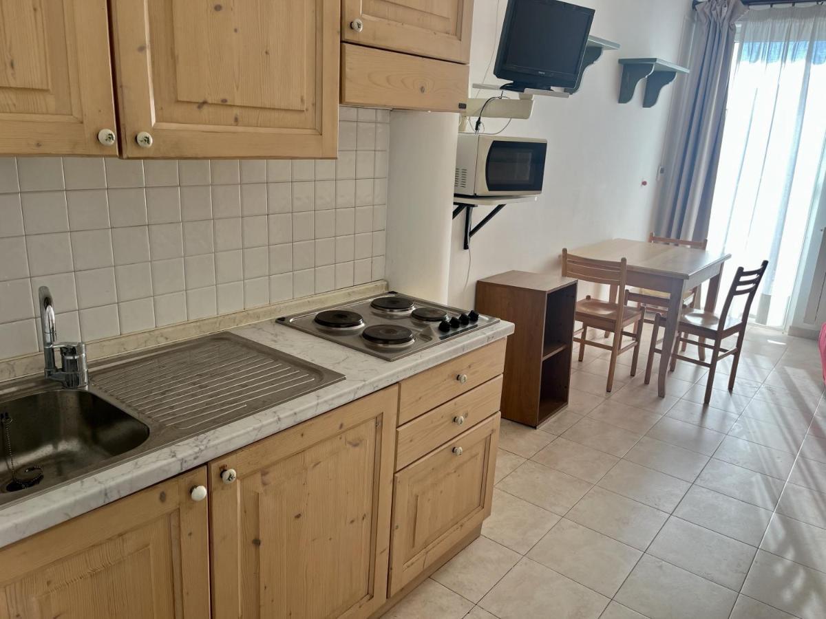 Residence Stella Maris Pietra Ligure Esterno foto