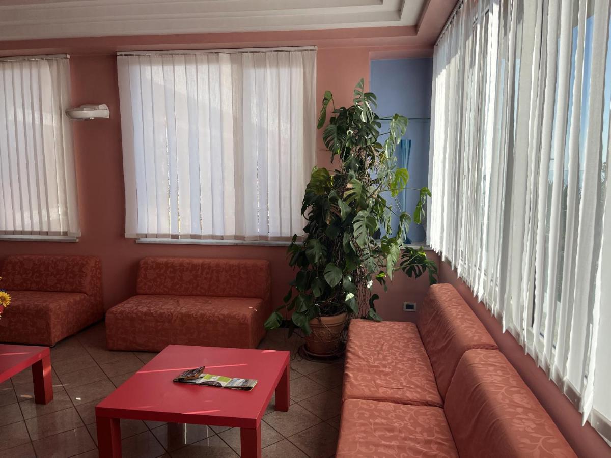 Residence Stella Maris Pietra Ligure Esterno foto