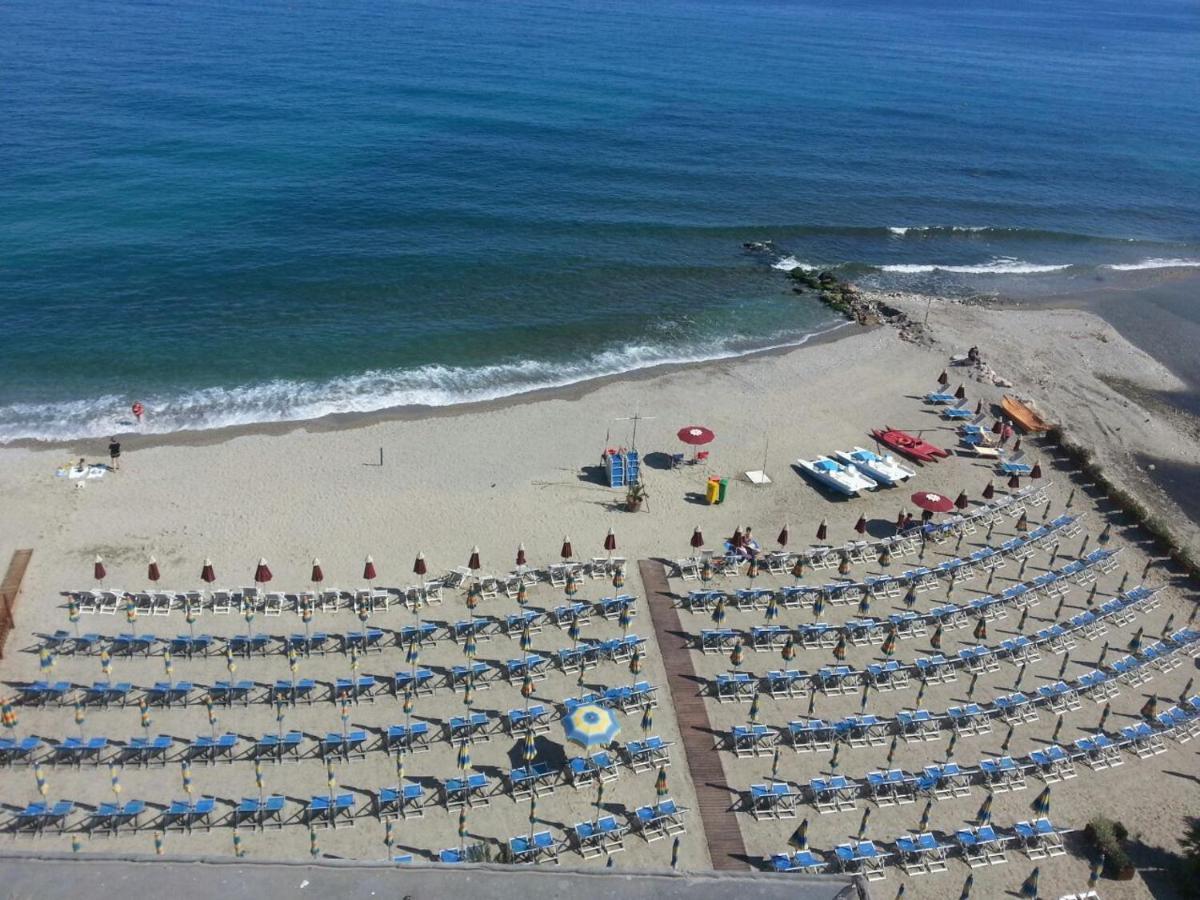 Residence Stella Maris Pietra Ligure Esterno foto