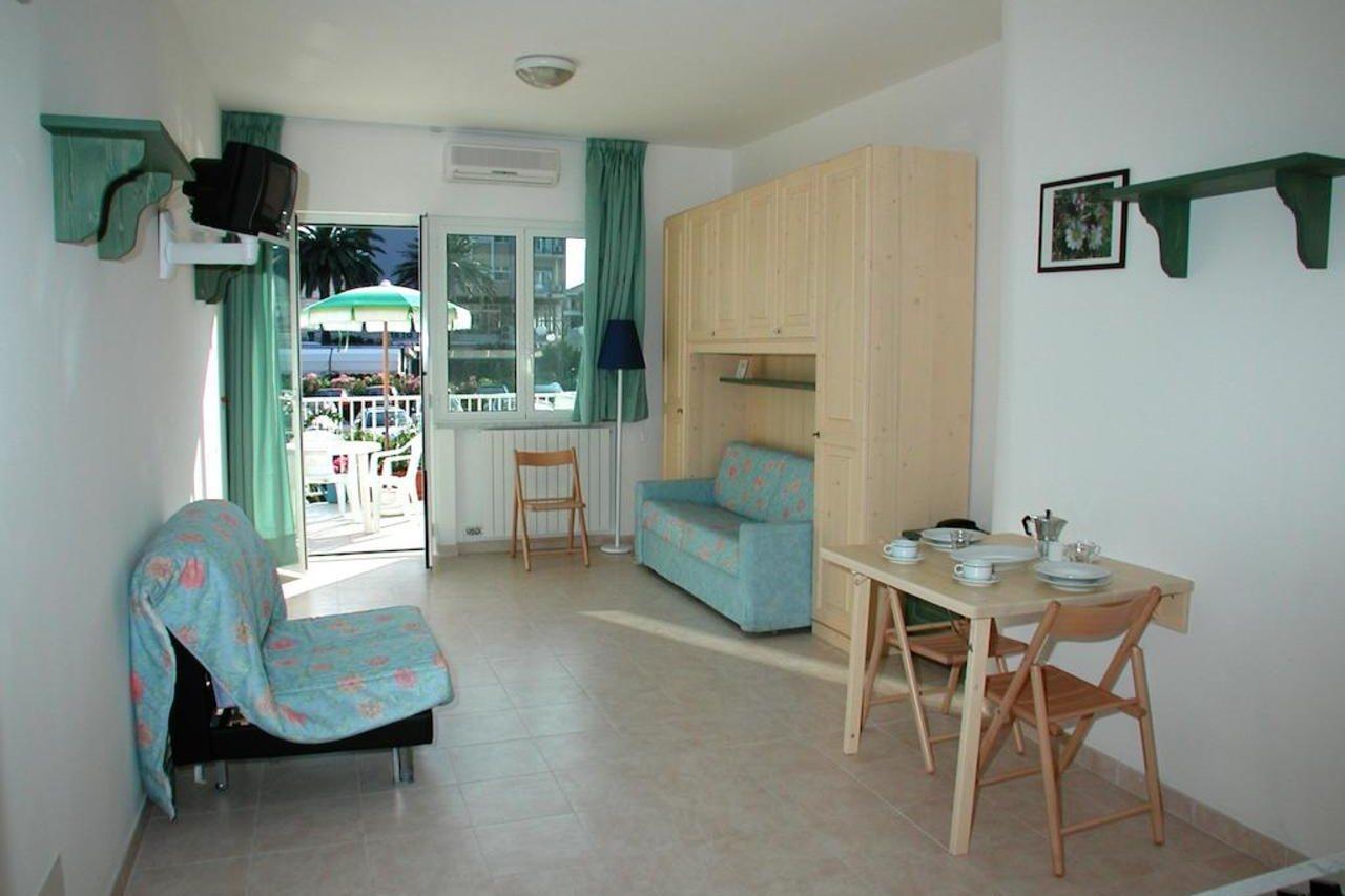 Residence Stella Maris Pietra Ligure Esterno foto